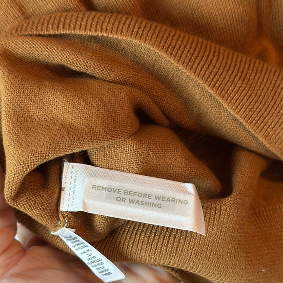 NWT loft short sleeve top size S petite. Caramel color , excellent condition - Picture 9 of 9